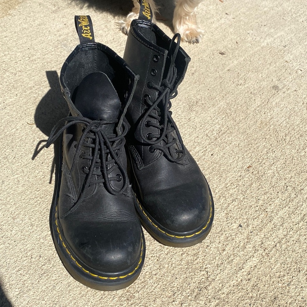 Doc Martens size 6 women’s black 1460 boots